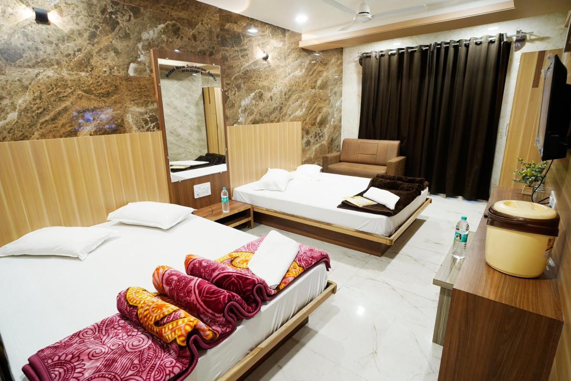 Hotel New Sundaram 150 Mtrs From Dargah Ατζμέρ Εξωτερικό φωτογραφία