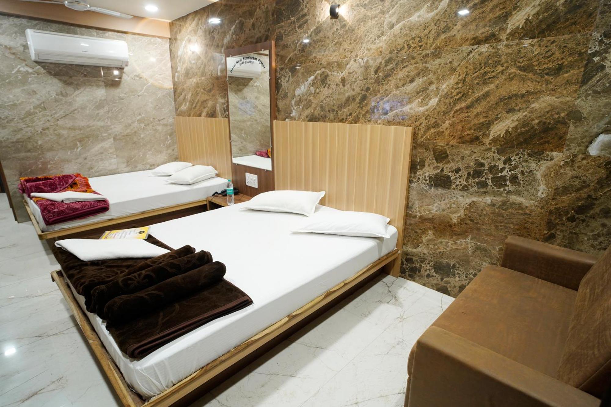 Hotel New Sundaram 150 Mtrs From Dargah Ατζμέρ Εξωτερικό φωτογραφία