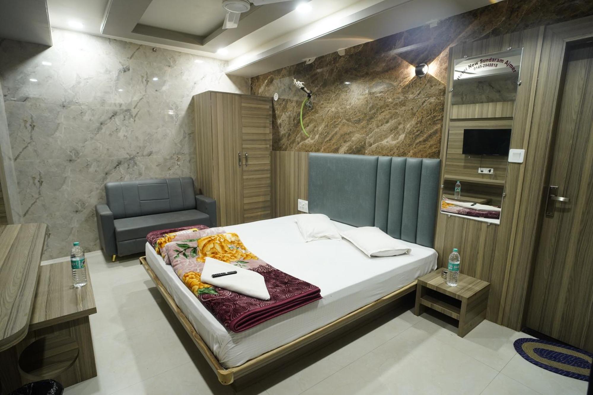 Hotel New Sundaram 150 Mtrs From Dargah Ατζμέρ Εξωτερικό φωτογραφία